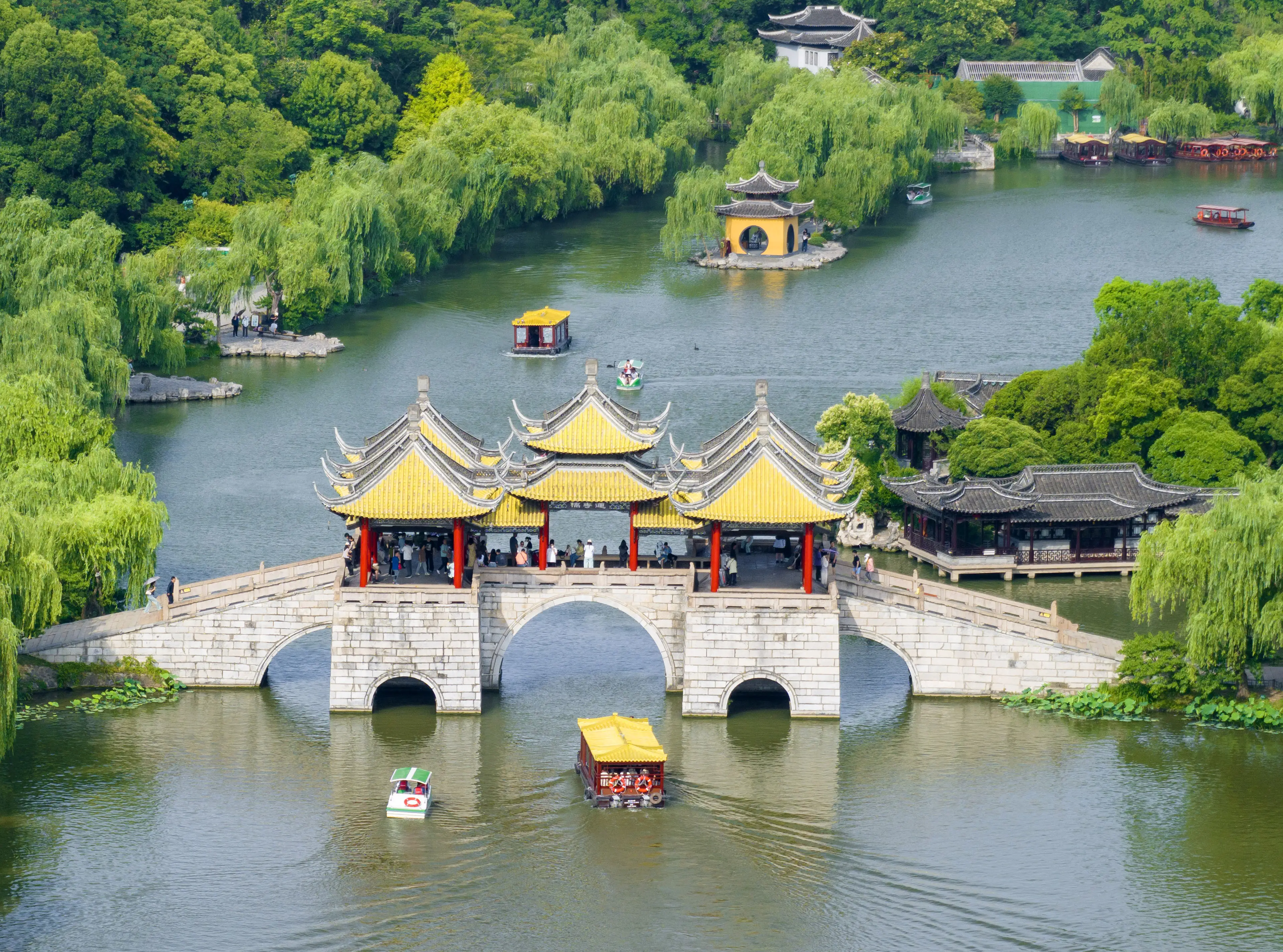 In the most beautiful season, we invite you to Yangzhou together
